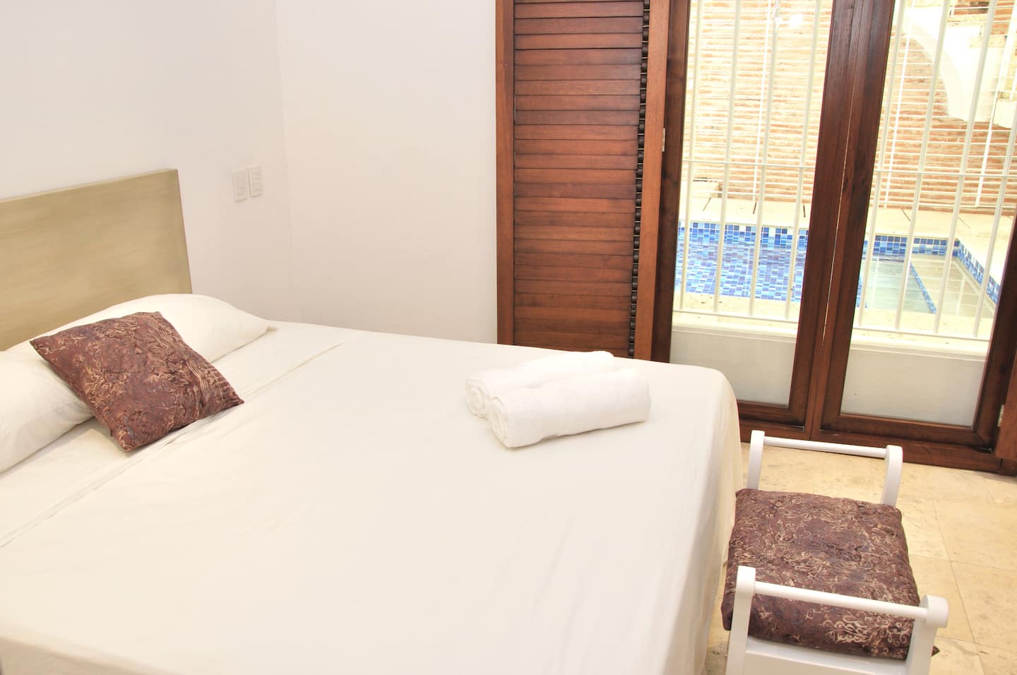 Bedroom with queen bed